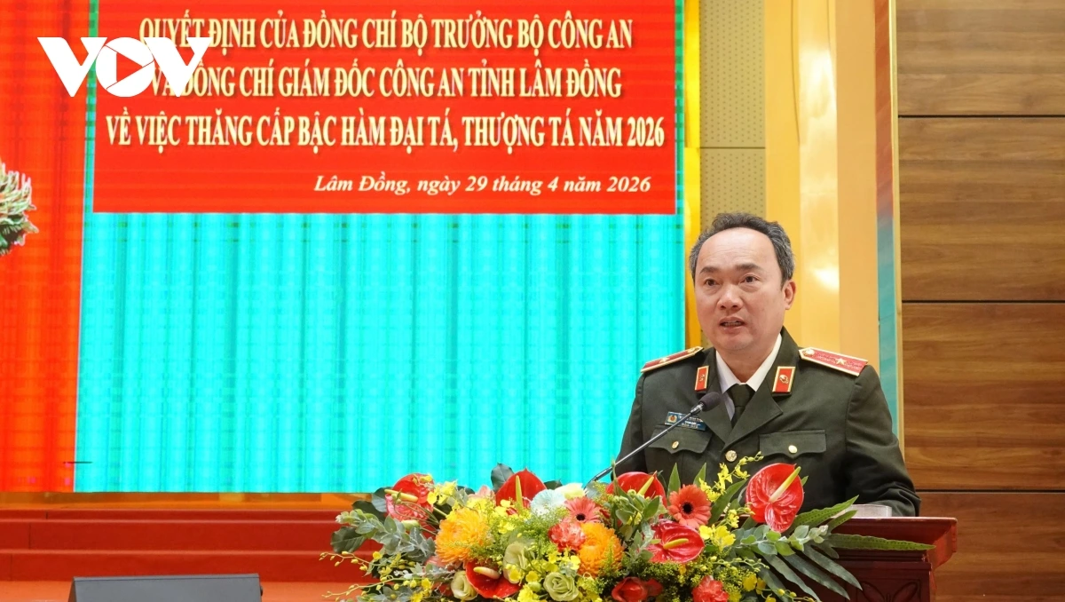 lam_dong_thang_cap_bac_ham_gan_100_can_bo_si_quan_cong_an_3.jpg