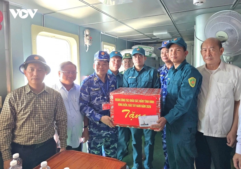 1_trong_xuat_hai_trinh_doan_da_tham_va_tang_qua_nhieu_don_vi_luc_luong_chuc_nang_va_ngu_dan_dia_phuong.jpg