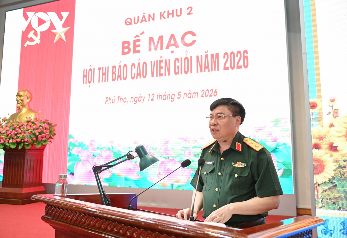1_trung_tuong_pham_duc_duyen_bi_thu_dang_uy_chinh_uy_quan_khu_2_phat_bieu_chi_dao_20260512162539.jpg