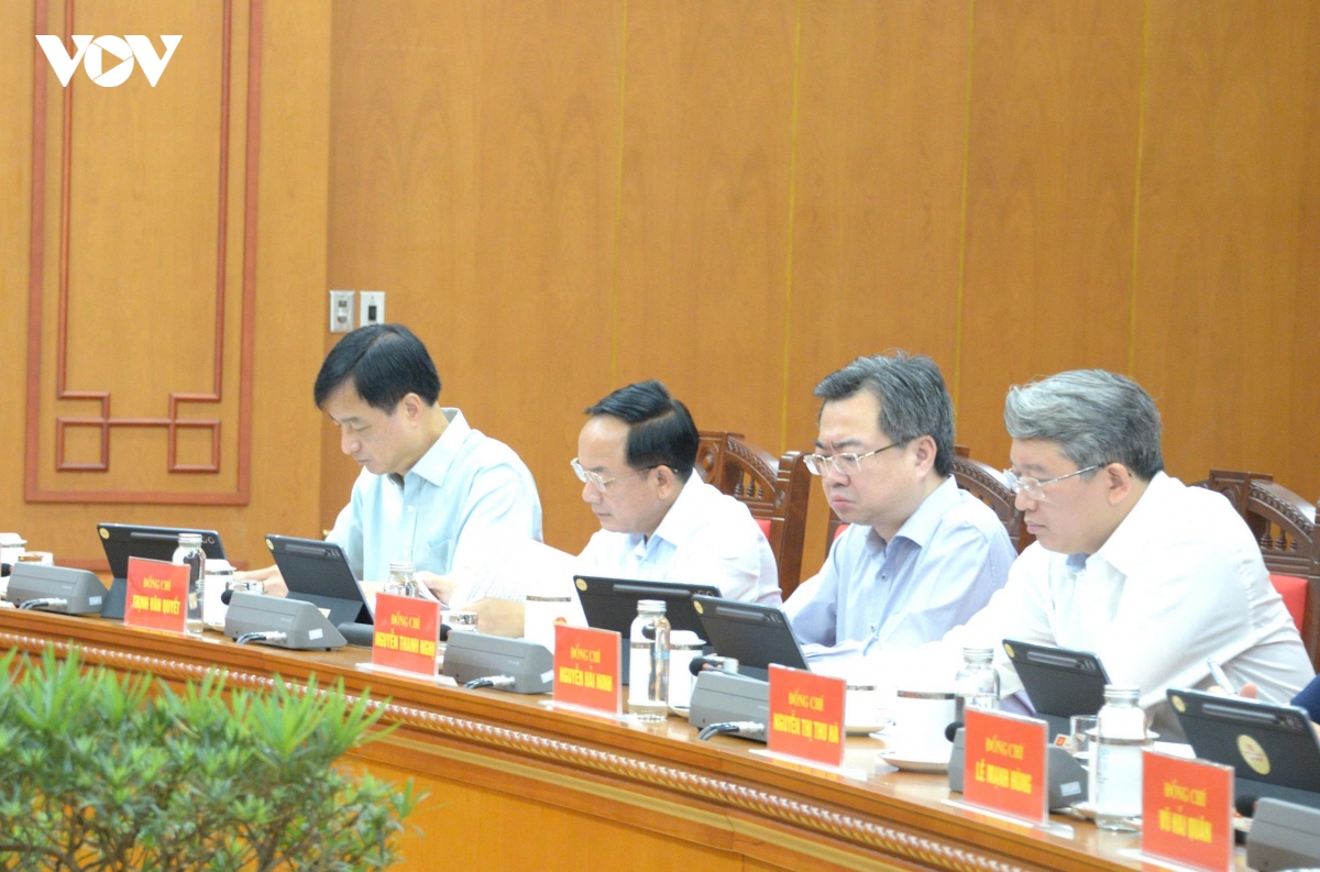 33_cac_dong_chi_uy_vien_bo_chinh_tri_tham_du_buoi_lam_viec_2.jpg