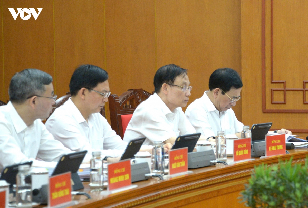 55_cac_dong_chi_uy_vien_bo_chinh_tri_tham_du_buoi_lam_viec.jpg