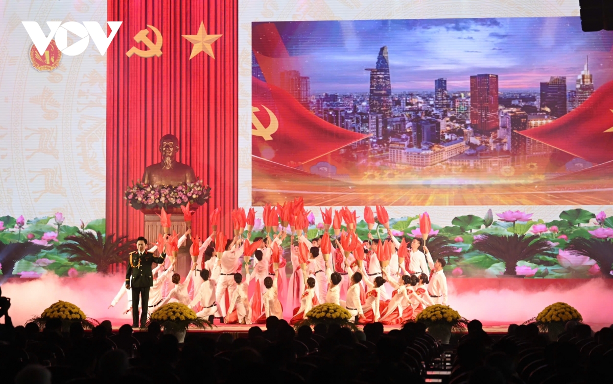 80_nam_nganh_tuyen_huan_quan_doi_11.jpg