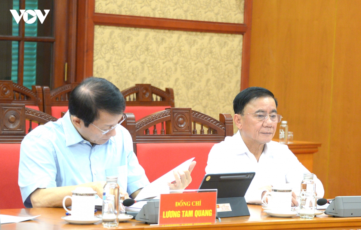 Thường trực Ban Bí thư Trần Cẩm Tú (bên phải) phát biểu tại buổi làm việc (1).JPG