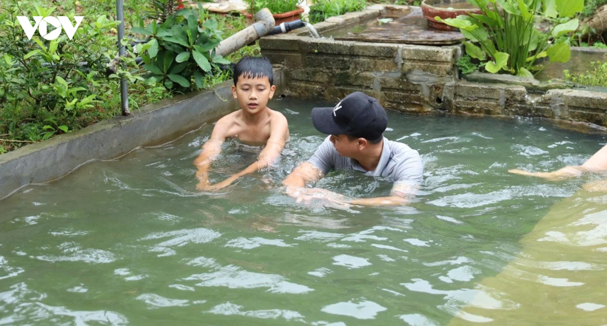 anh_giang_day_boi_cho_cac_em_nho.jpg