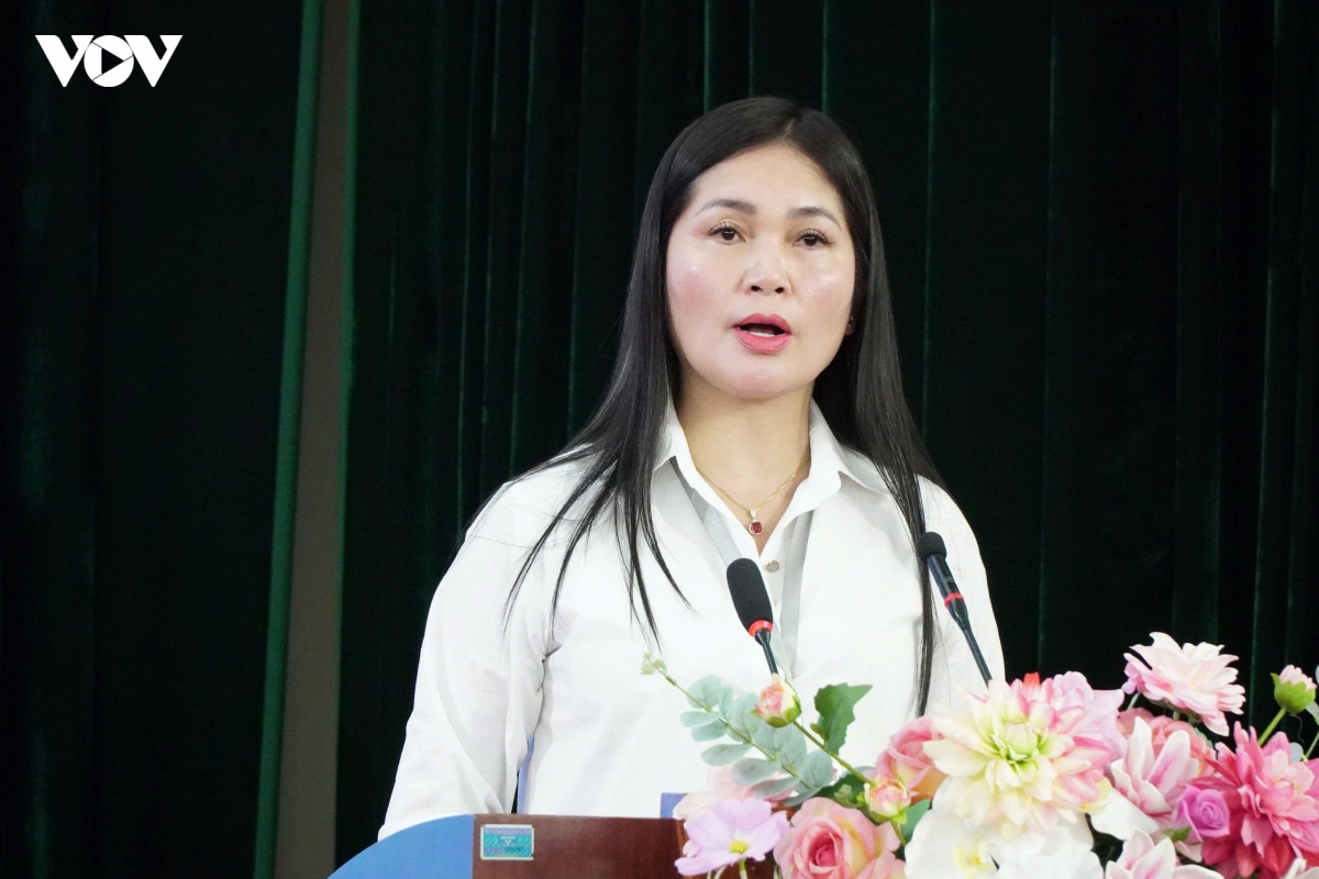 ba_nguyen_thi_kim_dinh_pho_bi_thu_thuong_truc_dang_uy_phuong_bo_de_.jpg