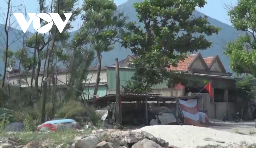 bien_xam_thuc_vao_sat_nahf_nguoi_dan_thontrung_tan_xa_ky_khang.png