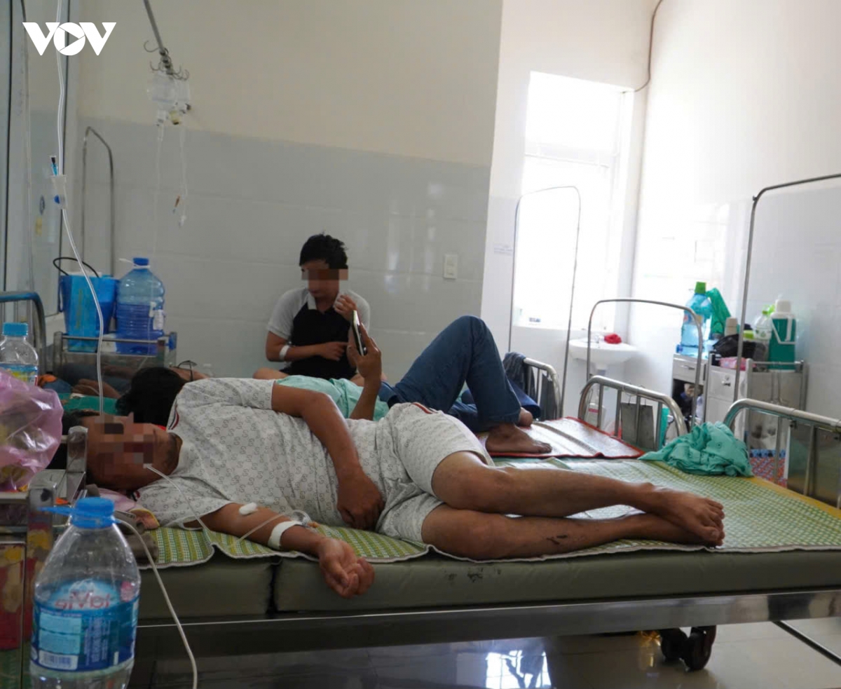 cac_benh_nhan_dang_dieu_tri_o_benh_vien_da_khoa_trung_tam_gia_lai.jpg