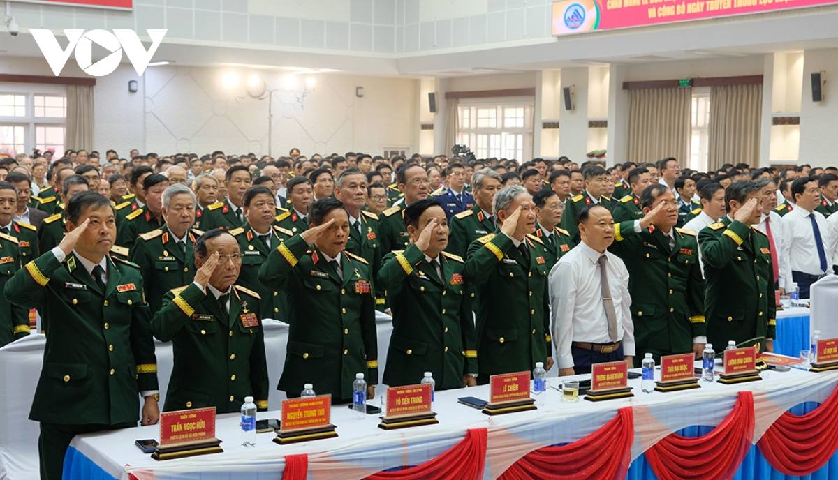 cac_dai_bieu_chao_co.jpg