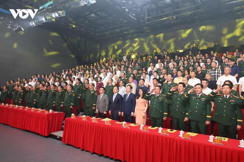 cac_dai_bieu_du_le_don_nhan.jpg