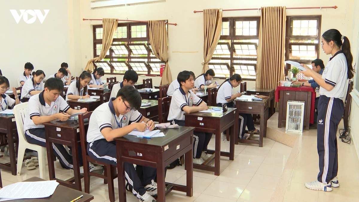 cac_em_hoc_sinh_tinh_dong_thap_tich_cuc_hoc_tap_20260525151313.jpg