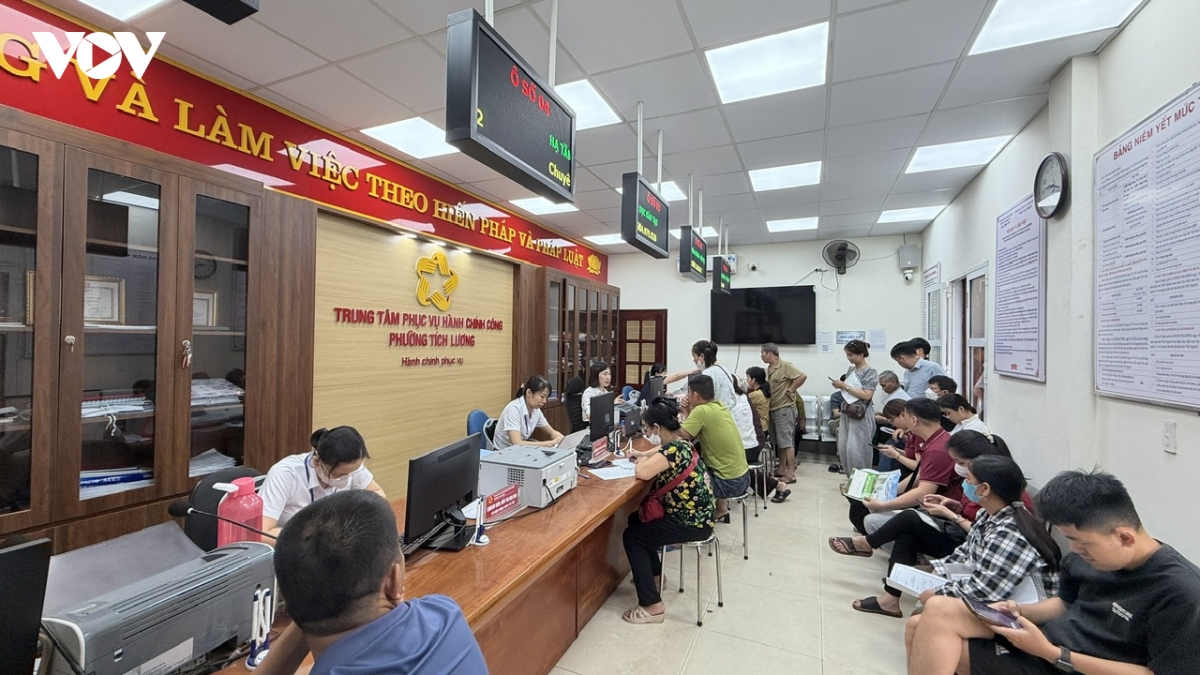 can_bo_cong_chuc_phuong_tich_luong_tang_100_cong_suat_phuc_vu_nguoi_dan.jpg
