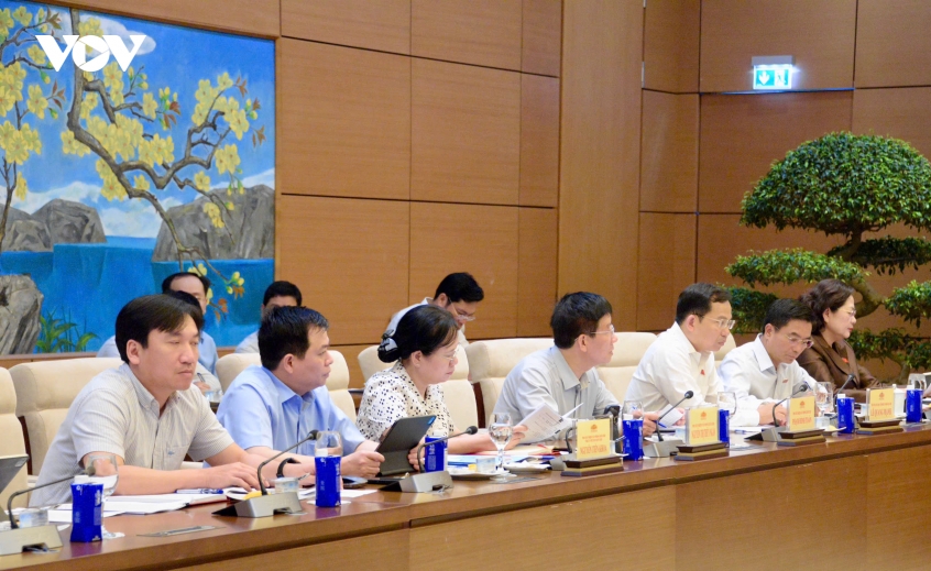 chu_tich_quoc_hoi_tran_thanh_man_lam_viec_voi_van_phong_quoc_hoi_2.jpg