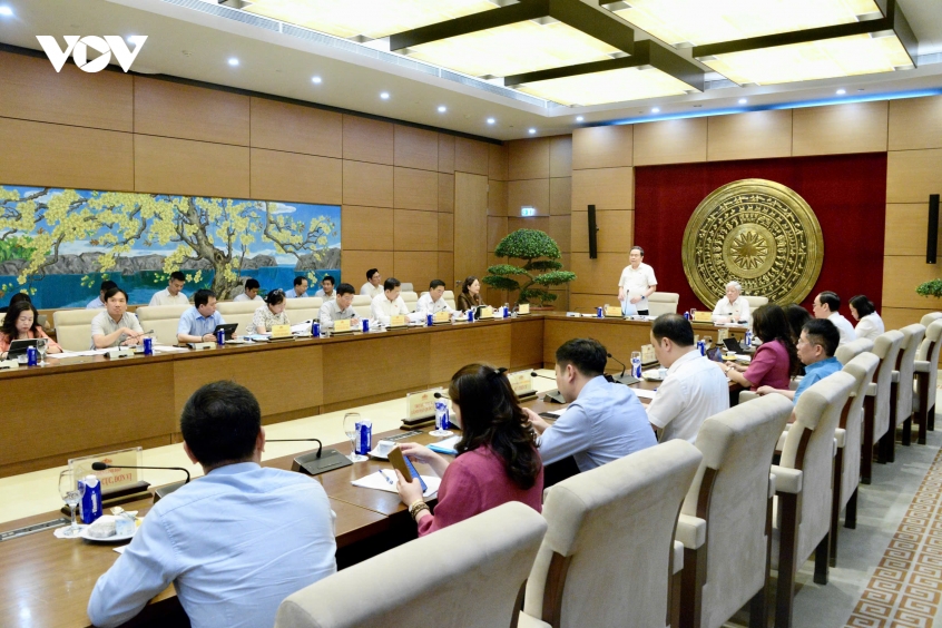 chu_tich_quoc_hoi_tran_thanh_man_lam_viec_voi_van_phong_quoc_hoi_4.jpg