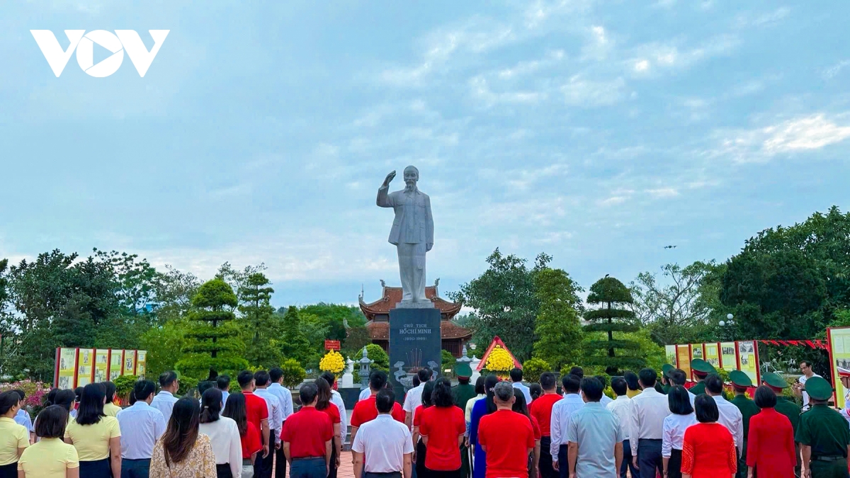 co-to-ky-niem-bac-ho-tham-dao_2.jpg