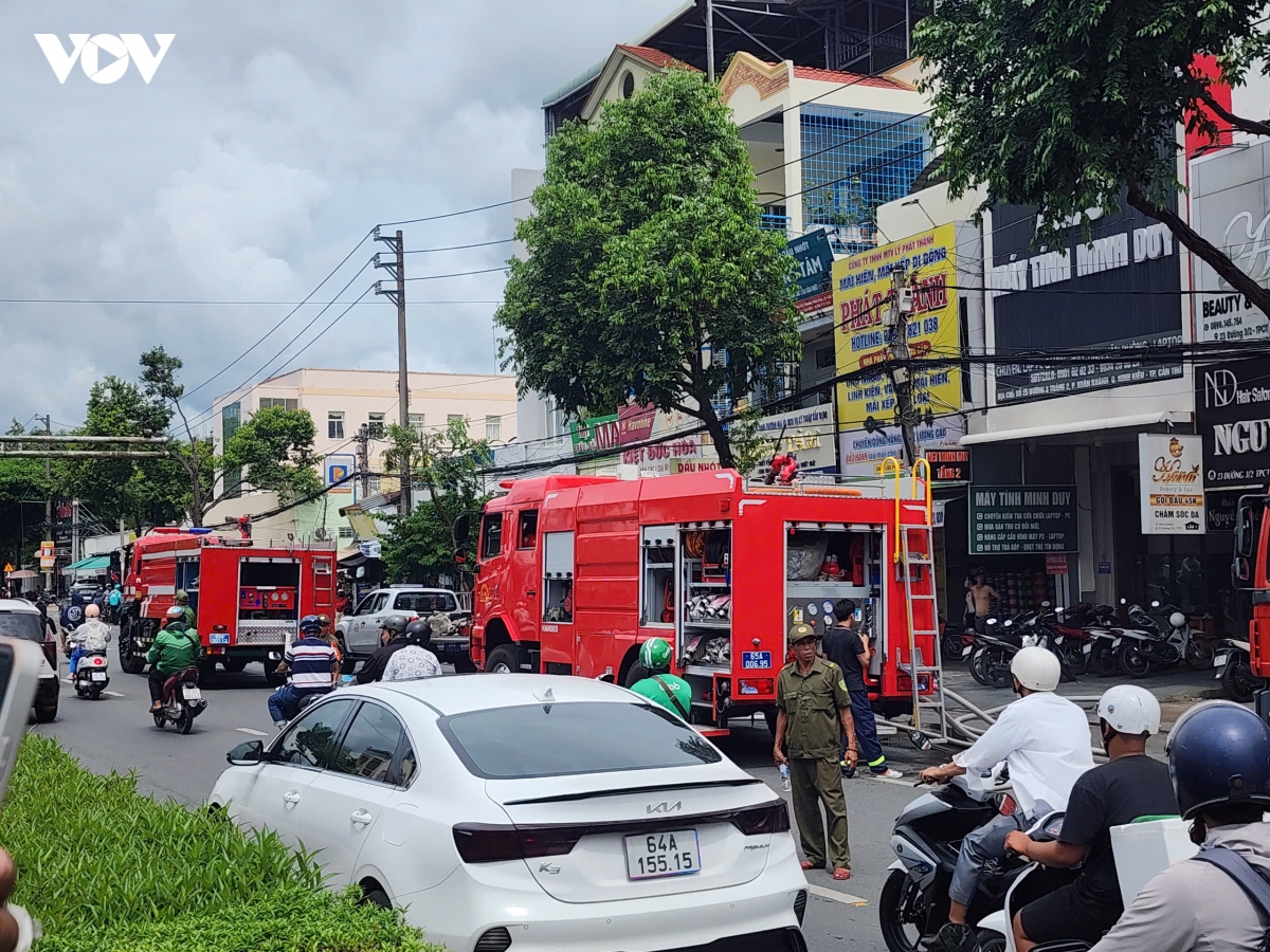 cong_an_thanh_pho_can_tho_dieu_dong_4_xe_chua_chay.jpg