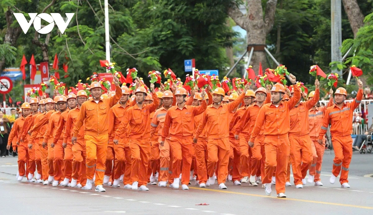 cong_nhan_lao_dong_hai_phong_dieu_hanh_trong_le_ky_niem_70_nam_giai_phong_hai_phong.jpg