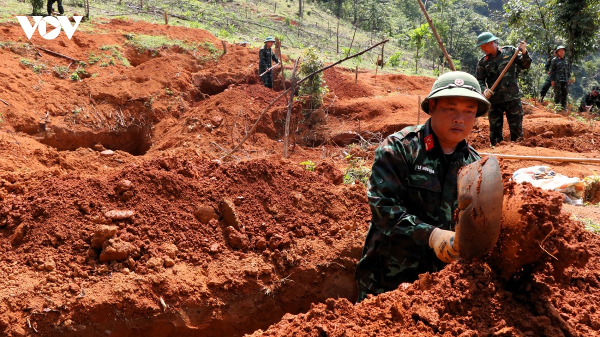 cong_viec_vat_va_cua_cac_thanh_vien_doi_quy_tap.jpg