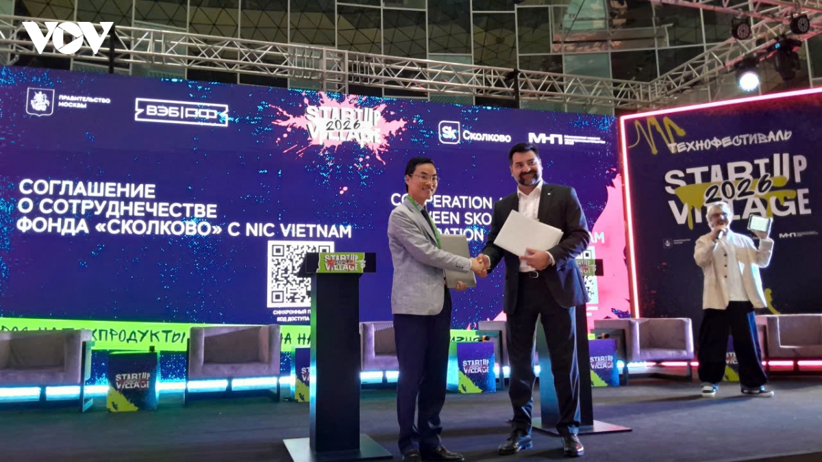 dai_dien_trung_tam_doi_moi_sang_tao_quoc_gia_viet_nam_nic_va_quy_skolkovo_tai_le_ky_ket_bien_ban_ghi_nho_hop_tac_giua_2_ben.jpg