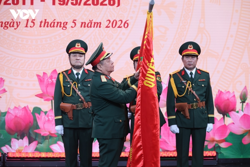 dai_tuong_nguyen_trong_nghia_trao_huan_chuong_bao_ve_to_quoc_hang_ba_tang_trung_tam_phat_thanh_-_truyen_hinh_quan_doi.jpg