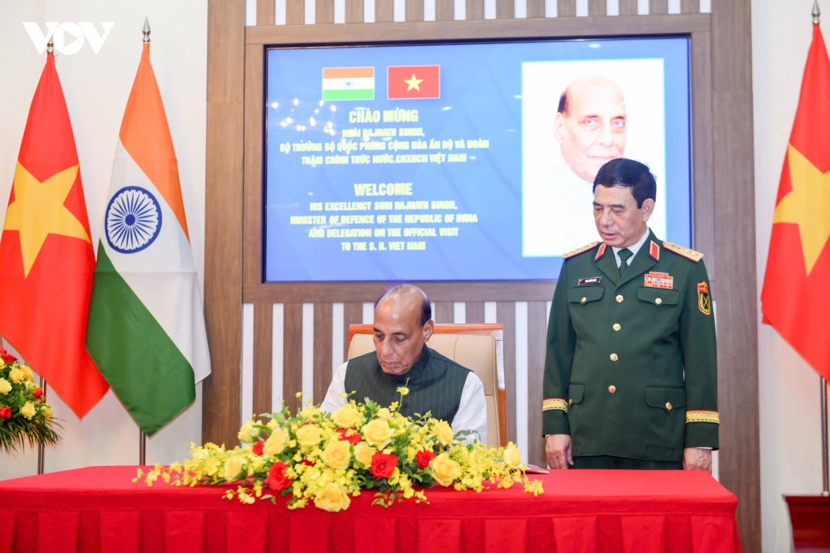 dai_tuong_phan_van_giang_chu_tri_le_don_bo_truong_bo_quoc_phong_an_do_4.jpg