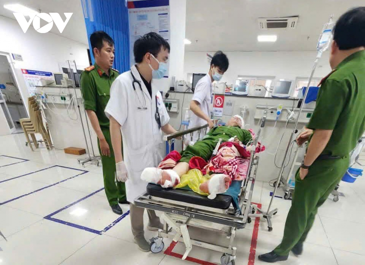 dai_uy_hoang_trung_hoai_bi_thuong_nang_duoc_dua_di_cap_cuu_tai_benh_vien.jpg