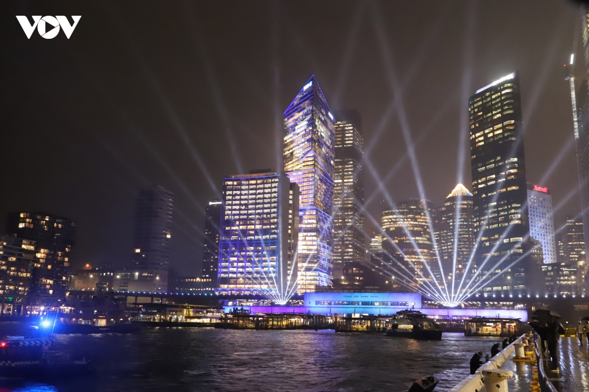 den_laser_chieu_sang_circular_quay._nguon_viet_nga_vov_australia.jpg