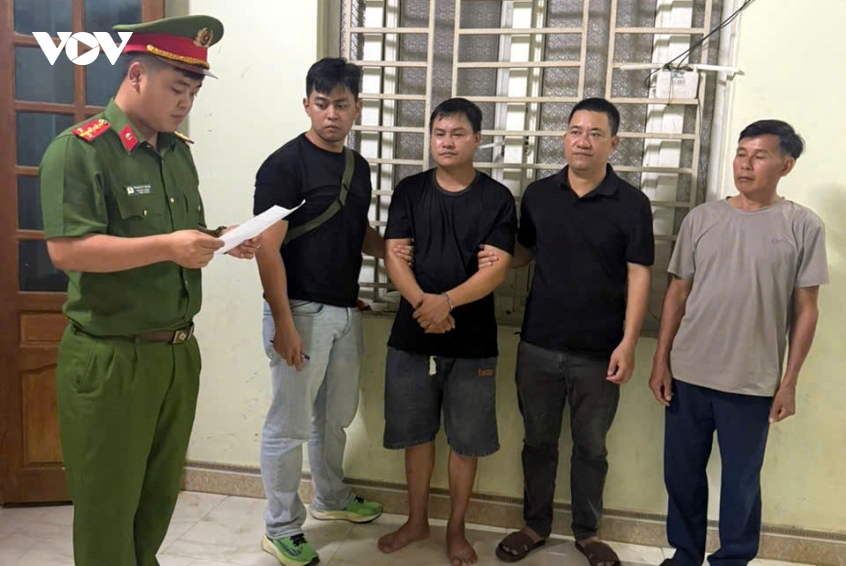 den_nay_cong_an_tinh_lai_chau_da_bat_giu_8_doi_tuong_trong_duong_day.jpg