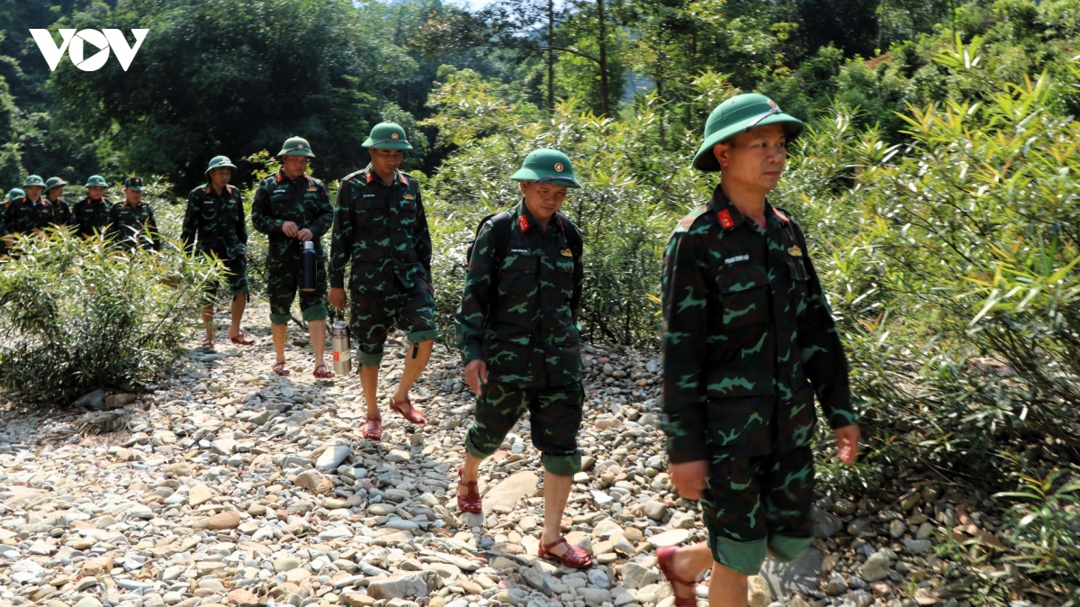 doi_quy_tap_hai_cot_liet_si_doan_kinh_te_-_quoc_phong_337.jpg