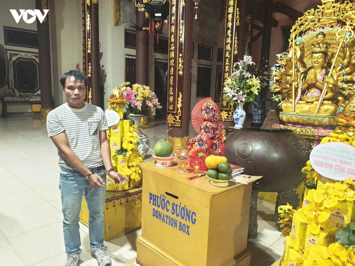 doi_tuong_chuyen_trom_cap_tai_cac_chua.jpg