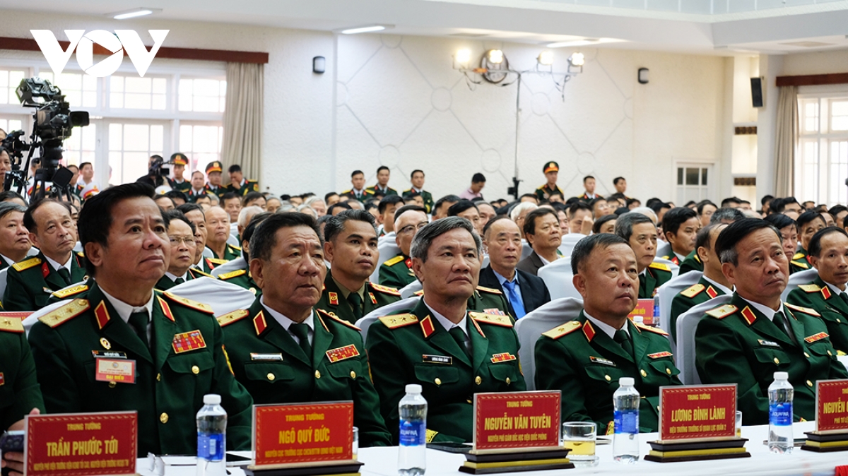 dong_dao_tuong_linh_quan_doi_ve_du.jpg
