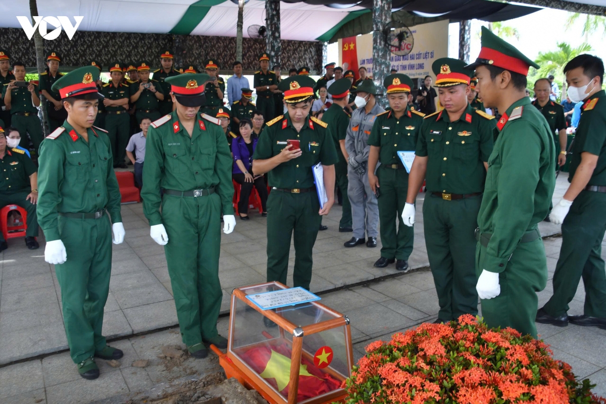 du_theo_doi_quy_trinh_thuc_hien_lay_mau_co_dai_dien_ban_chi_dao_515_quan_khu_va_ban_chi_dao_515_tinh_vinh_long.jpg