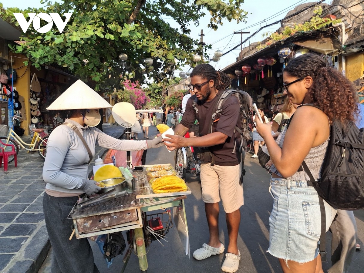 hang_rong_vua_tao_sinh_ke_cho_nguoi_dan_hoan_canh_kho_khan_vua_lam_phong_phu_san_pham_du_lich_hoi_an.jpg