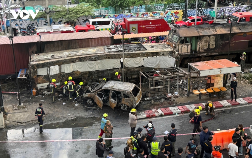 hien truong tai nan giao thong Thai Lan, tai nan tau hoa dam xe bus o Bangkok, tai nan Thai Lan 5-2026 -vov.jpg