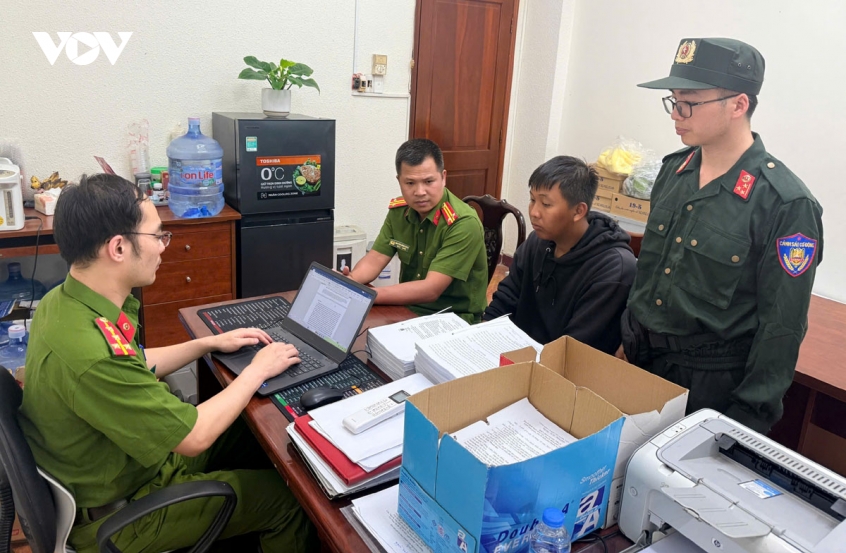 hien_luc_luong_cong_an_da_lay_loi_khai_cac_doi_tuong_de_hoan_thien_ho_so.jpg