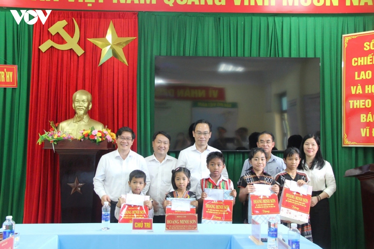 hoc sinh.jpg