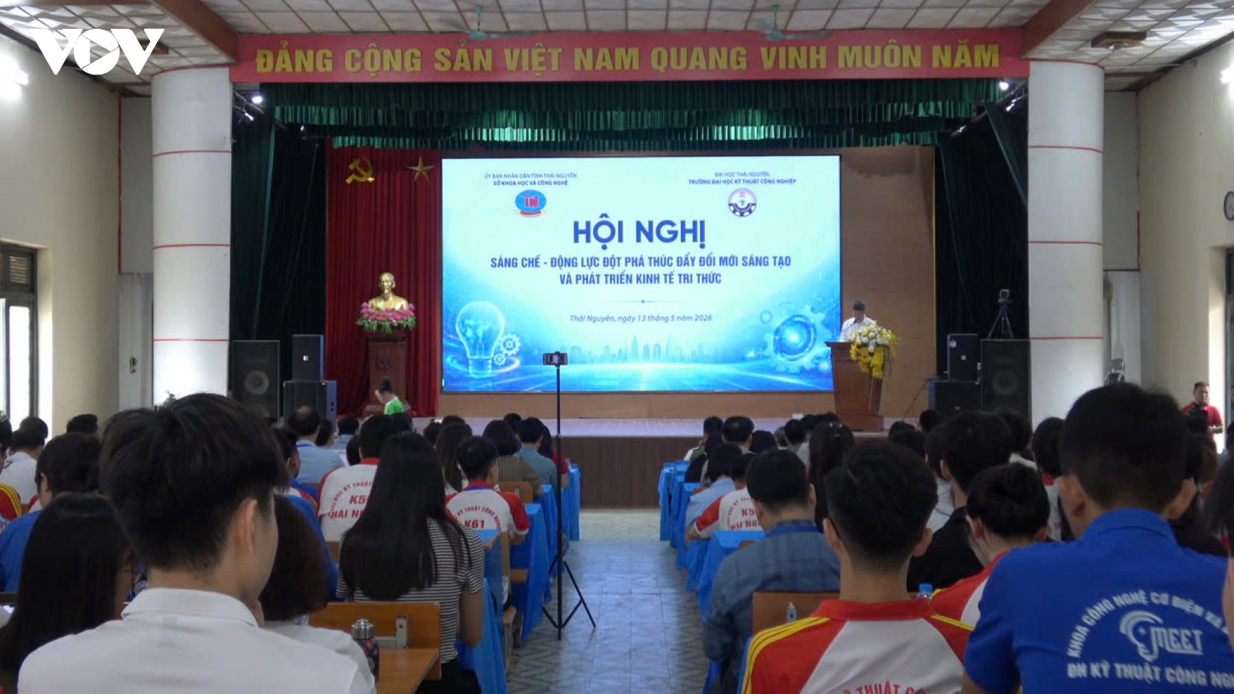 hoi_truong.jpg
