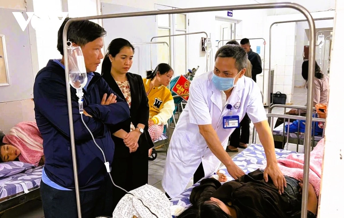 lanh_dao_dia_phuong_tham_hoi_cac_benh_nhan_2.jpg