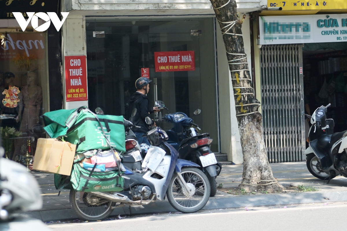 mat_bang_dat_vang_ha_noi_e_khach_thue_4.jpg