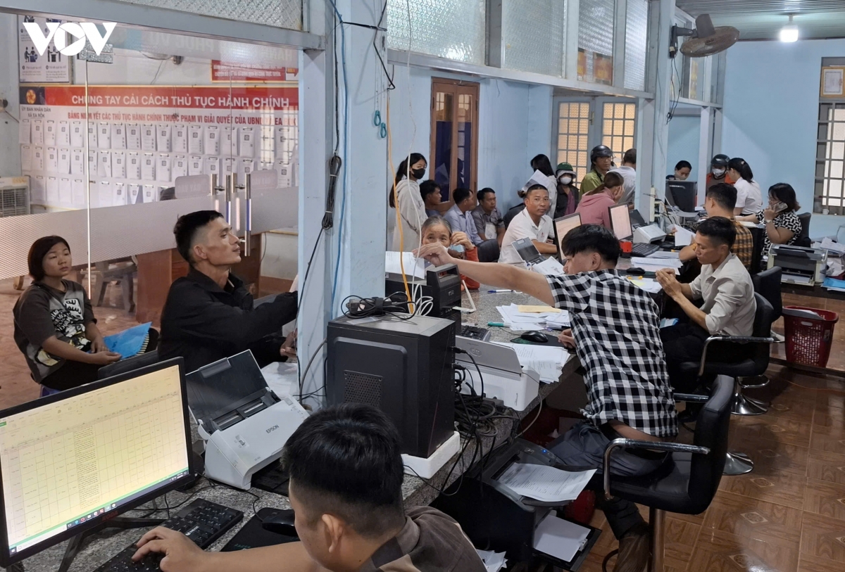 mot_ca_lam_viec_tai_trung_tam_phuc_vu_hanh_chinh_cong_xa_ea_rok.jpg