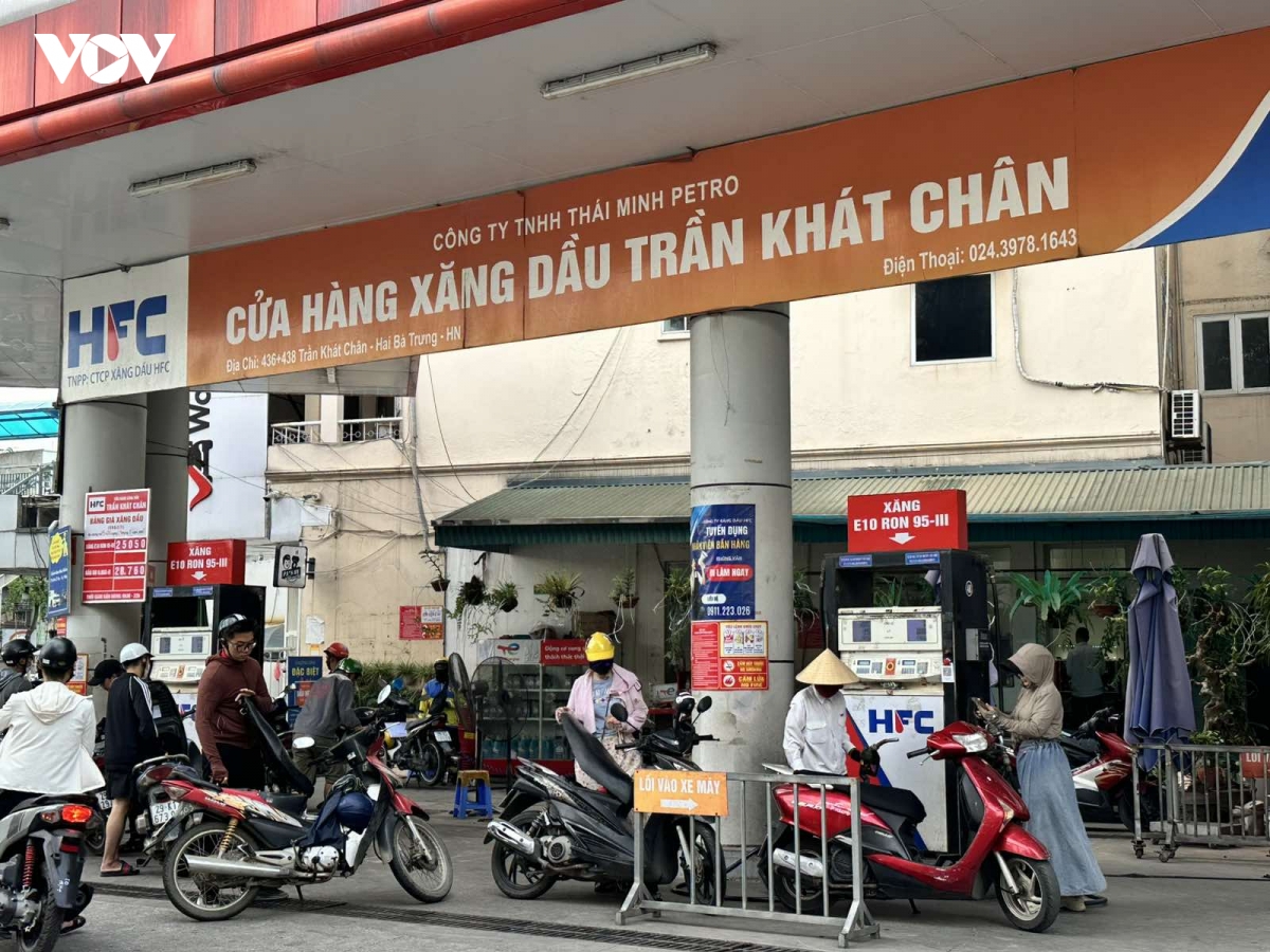 nguoi_dan_do_xang_20260529101032.jpg