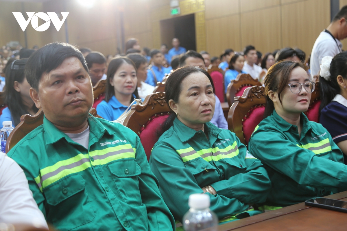 nhieu_doan_vien_cong_doan_nguoi_lao_dong_tai_thanh_pho_da_nang_tham_gia_hoi_nghi.jpg