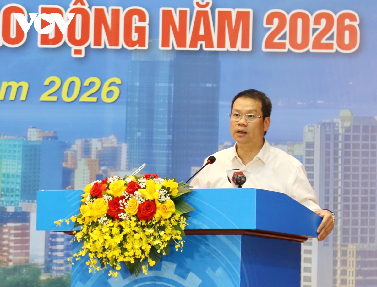 ong_nguyen_manh_hung_chu_tich_ubnd_thanh_pho_da_nang_giai_dap_nhieu_kien_nghi_cua_cong_nhan.jpg