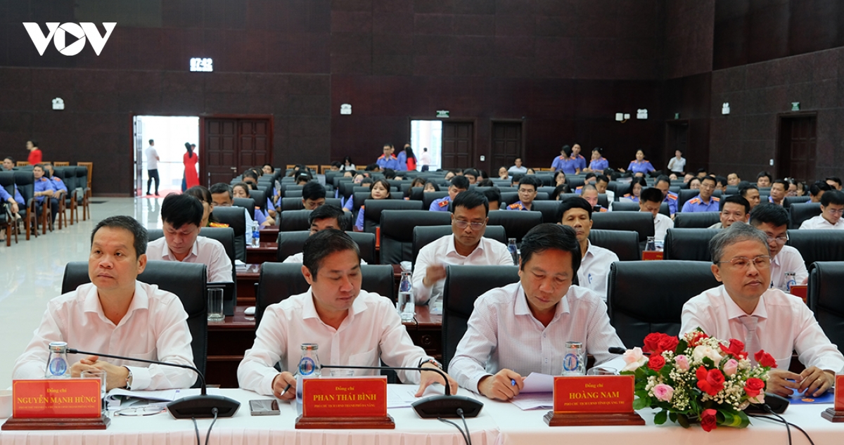 ong_nguyen_manh_hungchu_tich_ubnd_tp_da_nang_ngoai_cung_ben_trai_du_hoi_nghi.jpg
