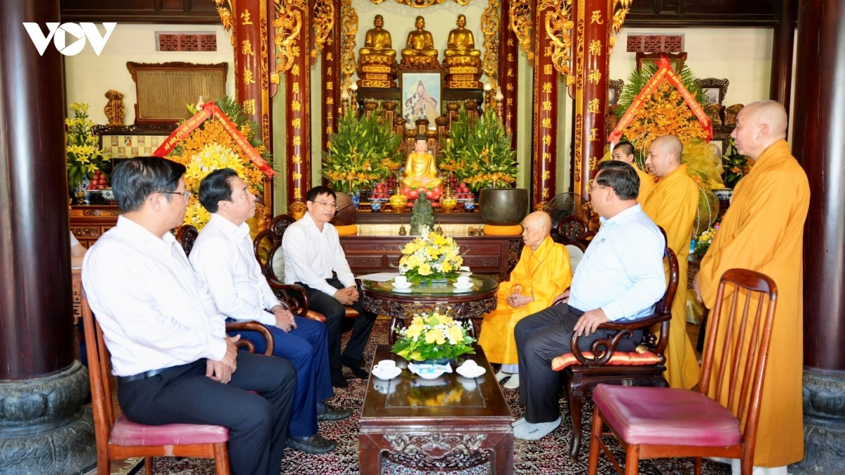 pho_thu_tuong_nguyen_van_thang_den_tham_chua_tuong_van.jpg