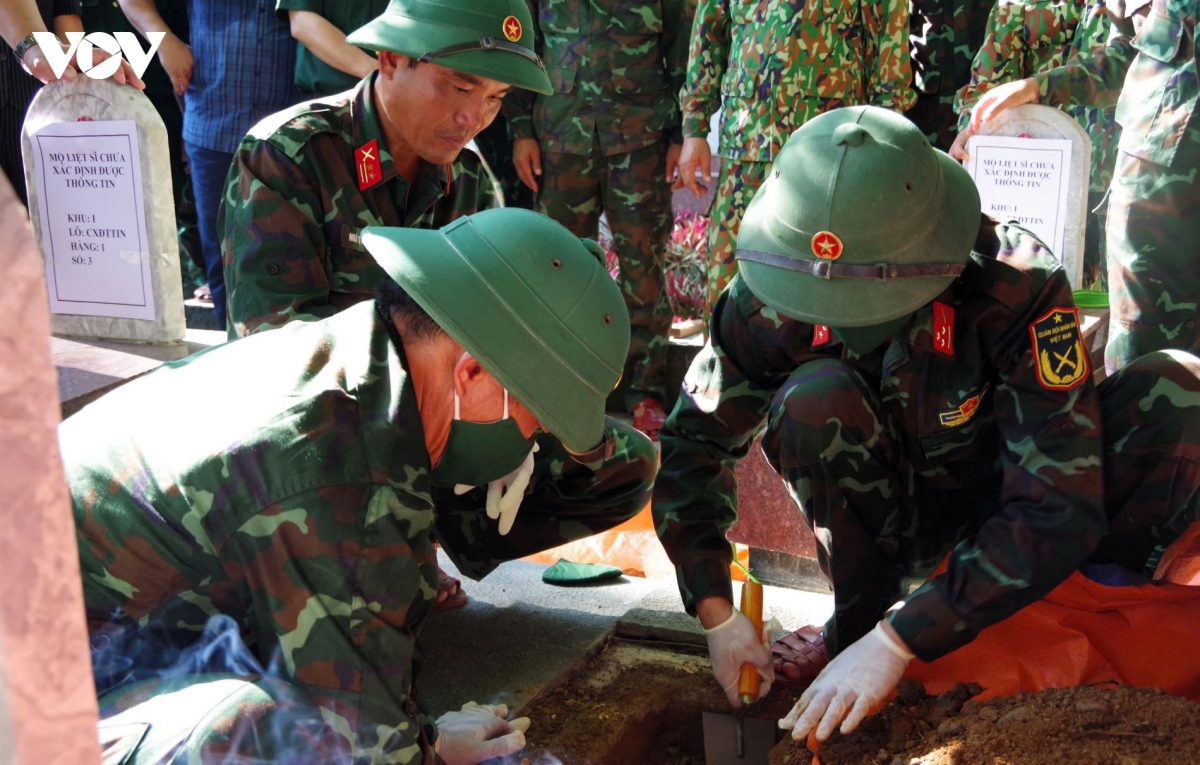 qua_trinh_lay_mau_duoc_thuc_hien_theo_quy_trinh_chat_che_khoa_hoc.jpg