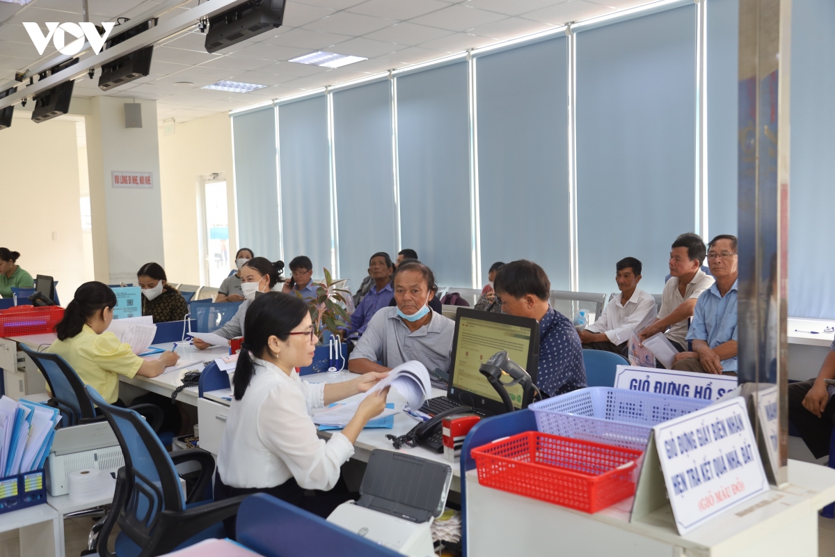 sau_gan_4_thang_van_hanh_chinh_quyen_dia_phuong_2_cap_thu_tuc_hanh_chinh_tinh_quang_ngai_duoc_xu_ly_rat_tot_20260528163908.jpg