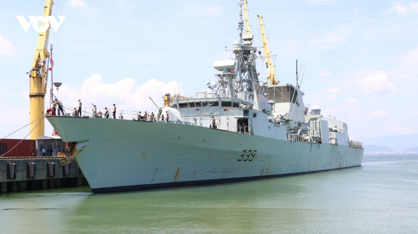 tau_hmcs_charlottetown_cua_hai_quan_hoang_gia_canada_2_20260515130450.jpg