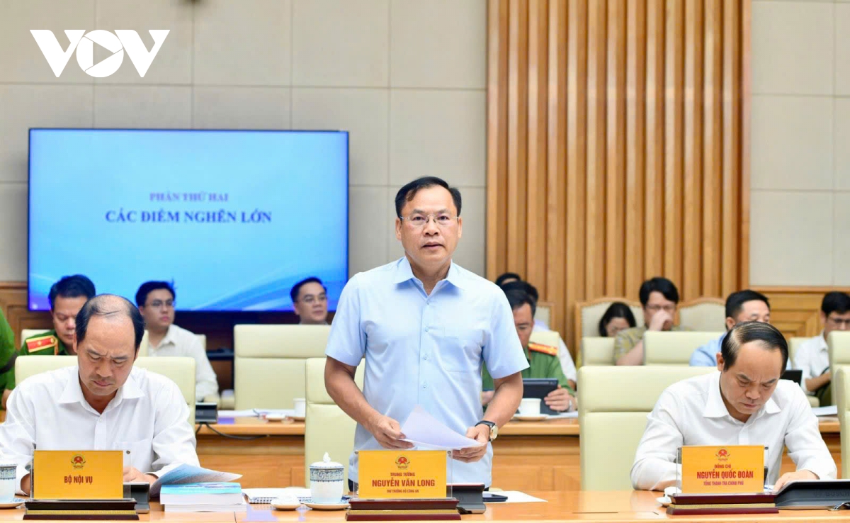 thu_truong_bo_cong_an_nguyen_van_long_phat_bieu_tai_phien_hop.jpg