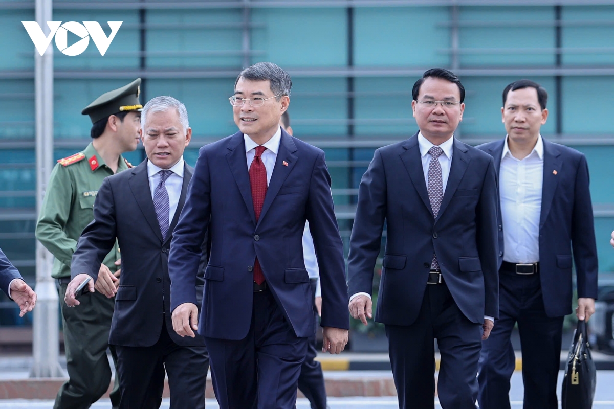 thu_tuong_le_minh_hung_roi_ha_noi_len_duong_du_hoi_nghi_cap_cao_asean_lan_thu_48_3.jpeg