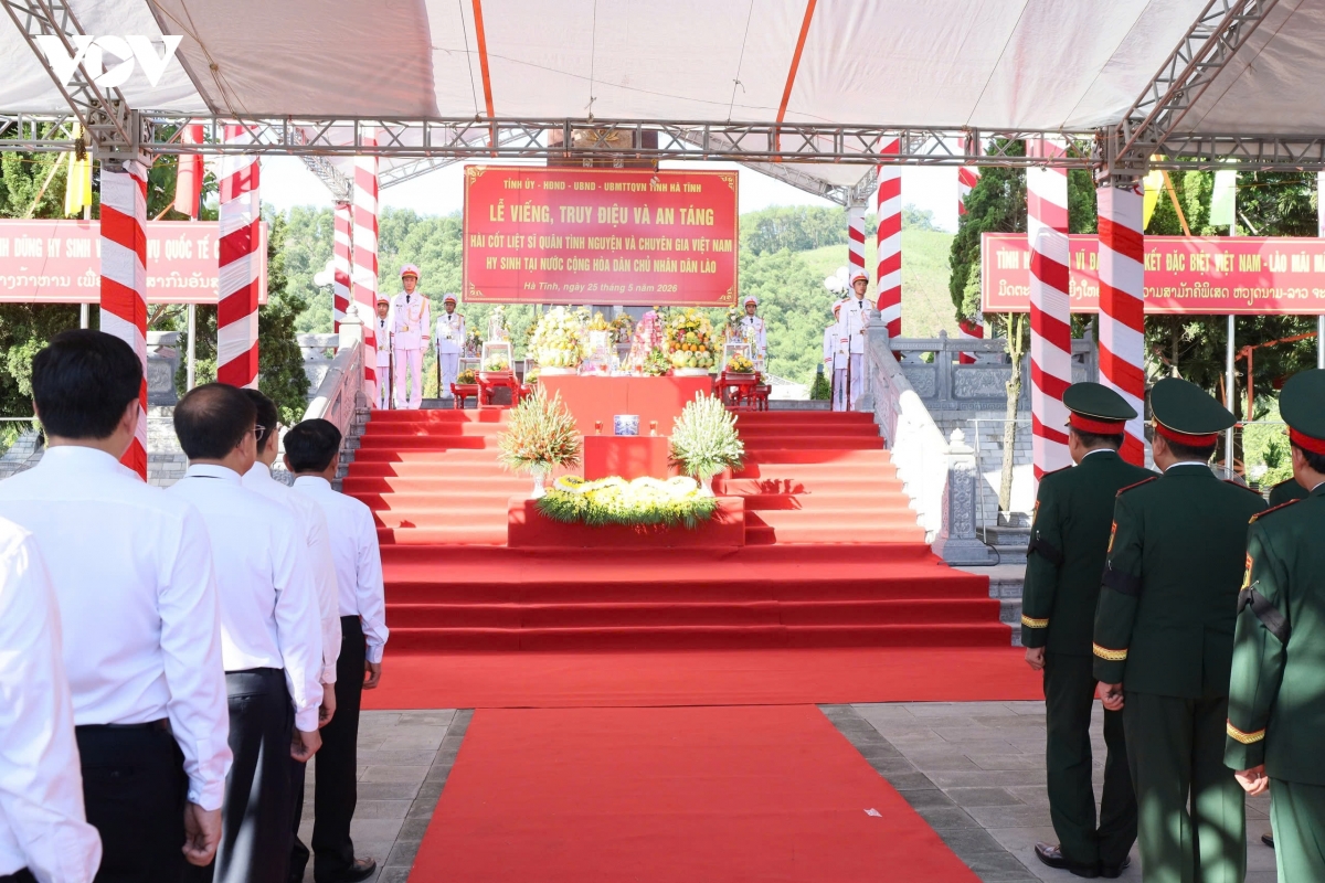 thuong_truc_ban_bi_thu_du_le_truy_dieu_an_tang_hai_cot_liet_si_tai_tinh_ha_tinh.jpg
